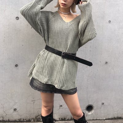 ボリュームVネックニット