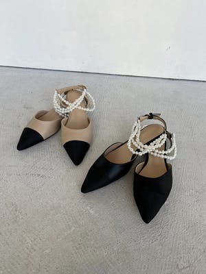 パールベルトフラットパンプス【-1サイズ下推奨】