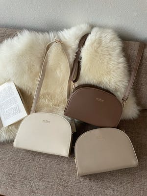 mellow's ハーフムーンショルダーバッグ