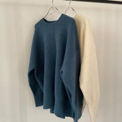 カジュアルカラーニット